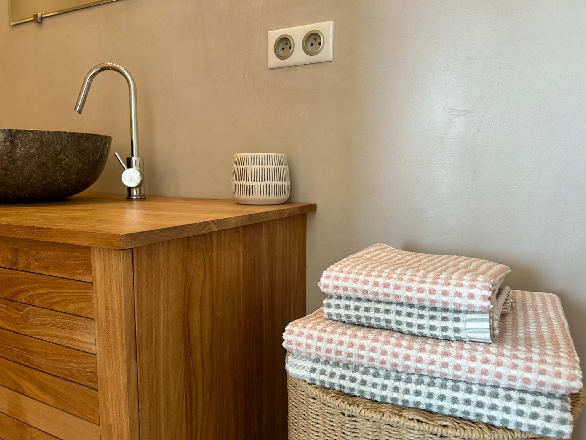 Belle Maison Contemporaine * Ampus